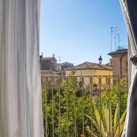 La Finestra Sui Tetti 3*