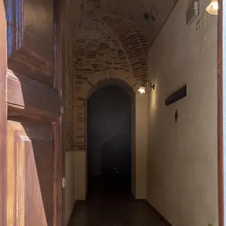 La Finestra Sui Tetti Bed & Breakfast *