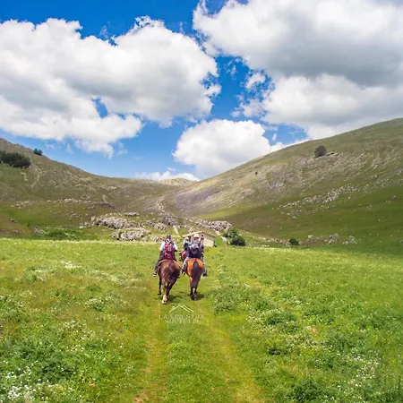 La Finestra Sui Tetti Bed & Breakfast 3*