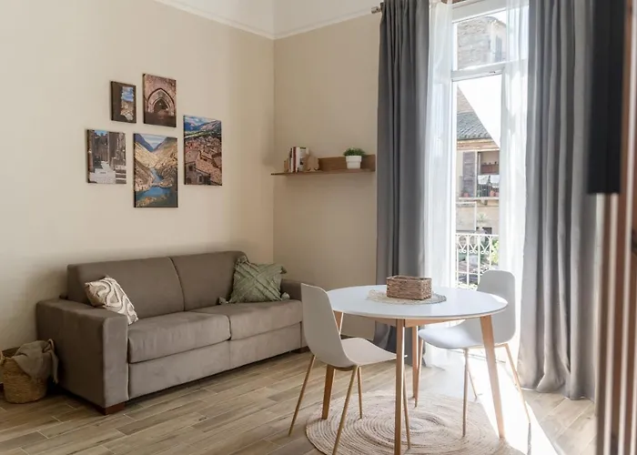 La Finestra Sui Tetti Bed and Breakfast Λαντσιάνο