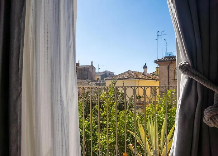 La Finestra Sui Tetti 3*