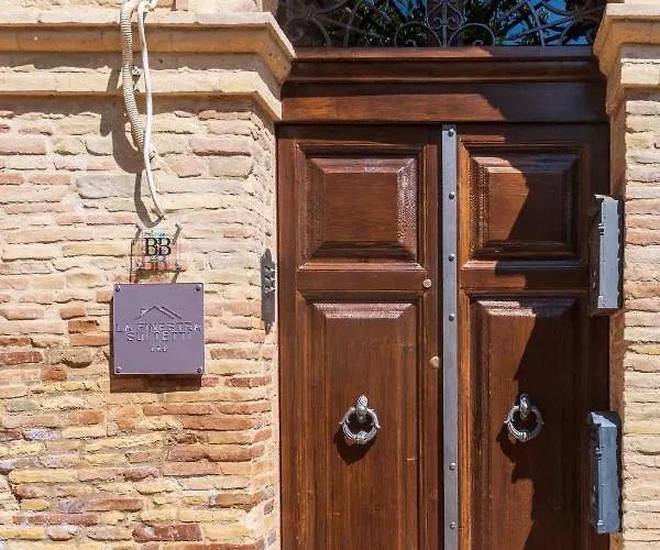 La Finestra Sui Tetti Λαντσιάνο