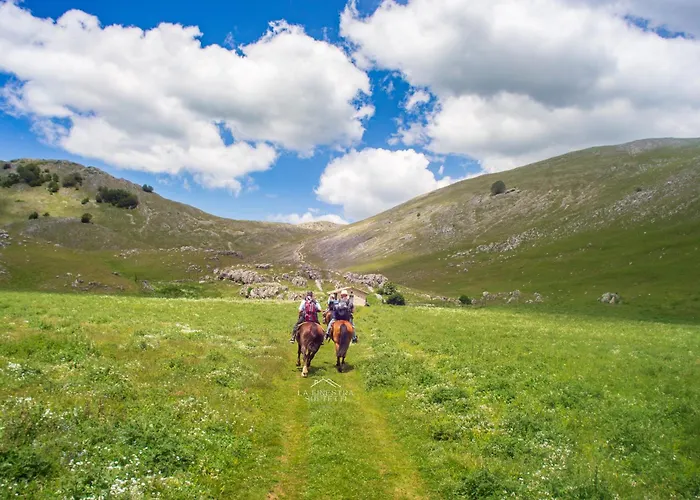 La Finestra Sui Tetti Bed and Breakfast 3*